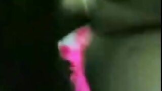 მოხდენილი შავგვრემან ...